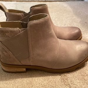Sorel emelie booties
